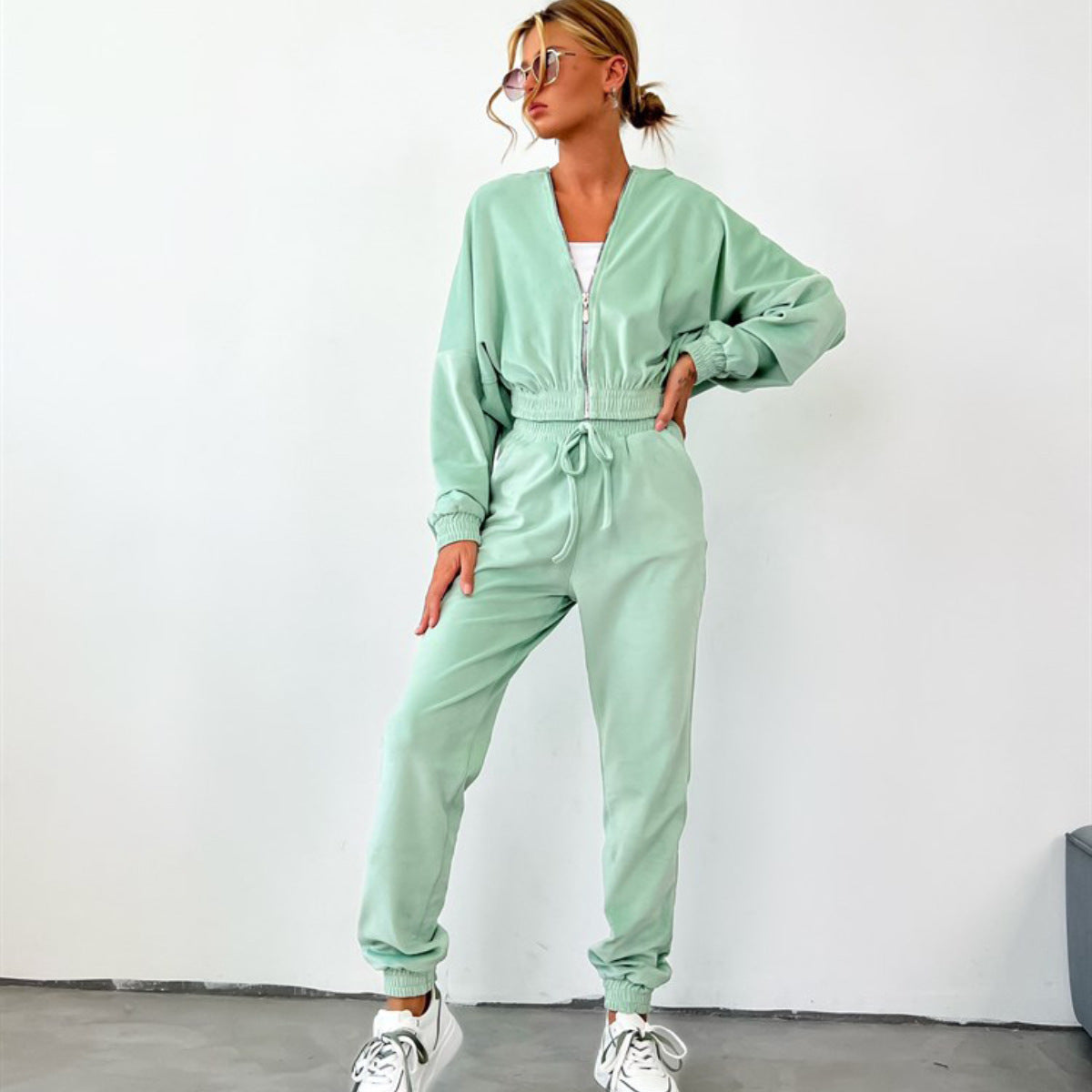 Women's Cardigan Style Hoodie Solid Color Jumpsuit.