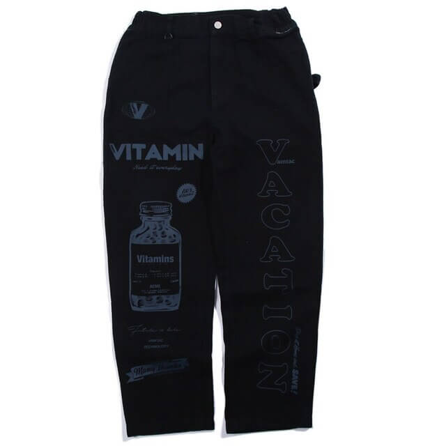 Men's baggy streetwear pants detail pocket close up